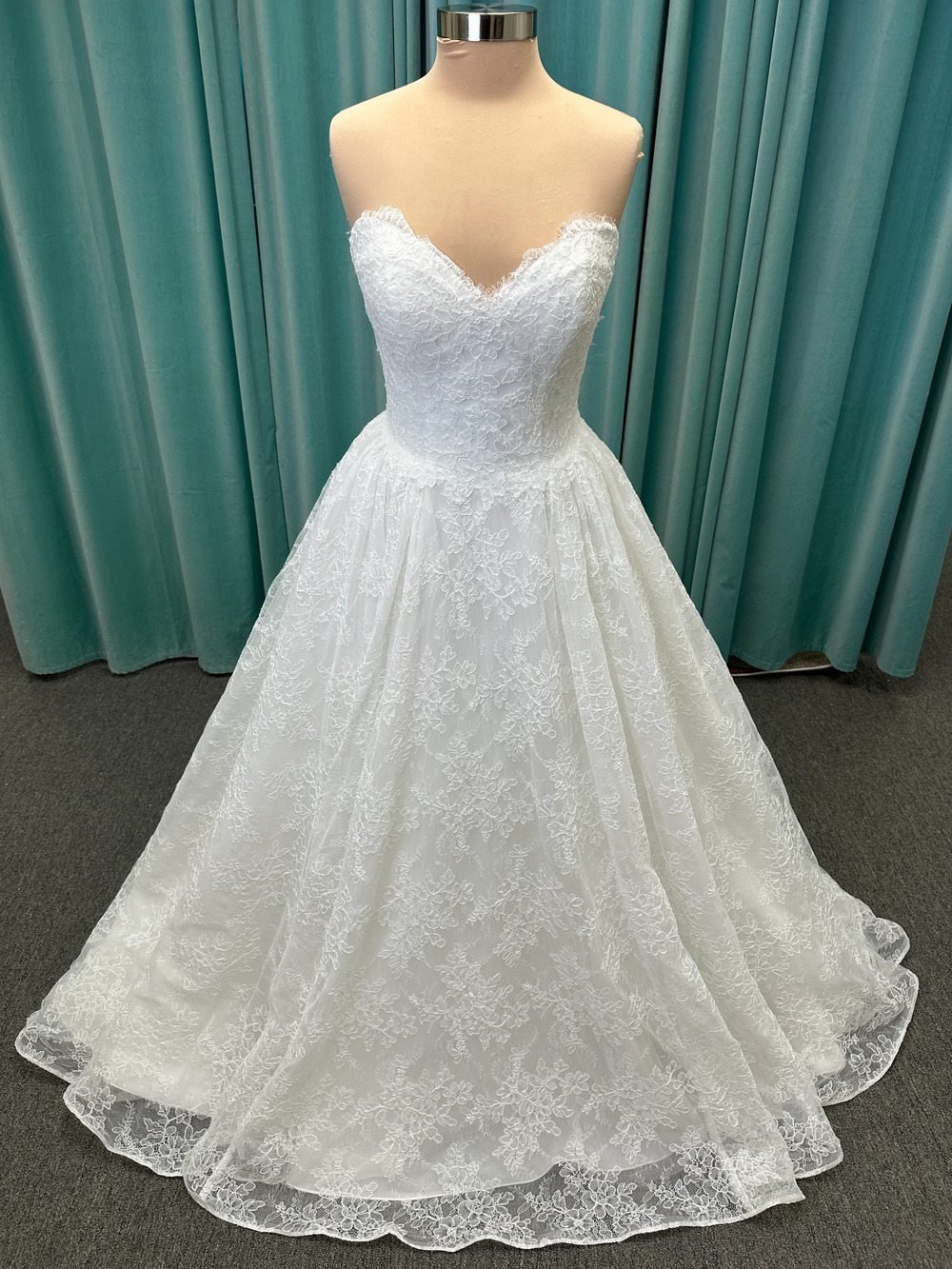 Moira Strapless Sweetheart Ballgown Wedding Dress with Sparkle and Lace Sz 14